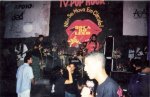 2003 IV Festival Pop Rock, cujo o mote foi "Não Se Mova Em Círculo!" realizado nas antigas ruínas do antigo Matadouro de Peixinhos, Pernambuco, Brasil.