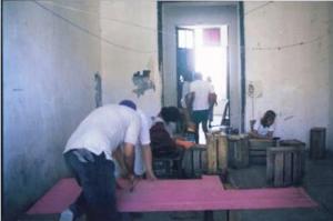 2000 mutirão de organização para a inauguração da BMN em um prédio abandonado no antigo Matadouro de Peixinhos, Recife, Pernambuco, Brasil. 